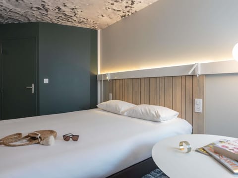 Standard Double Room, 1 Double Bed | Hypo-allergenic bedding, desk, blackout drapes, soundproofing