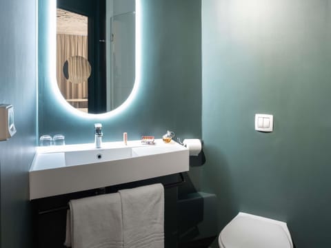 Standard Double Room, 1 Double Bed | Hypo-allergenic bedding, desk, blackout drapes, soundproofing