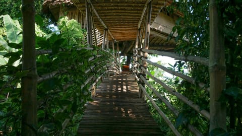 Villa Tree House | Desk, WiFi (free), bed sheets