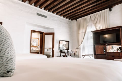 Gran Clase Dos Camas | Premium bedding, minibar, in-room safe, desk