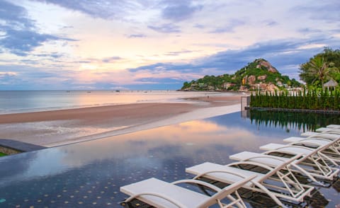 Outdoor pool, sun loungers