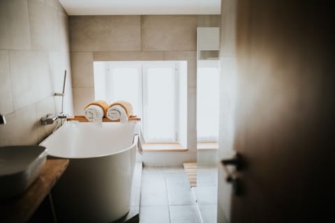 Superior Double or Twin Room, Ensuite, Garden View | Bathroom | Hair dryer, towels