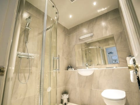 Classic Triple Room, Ensuite | Bathroom