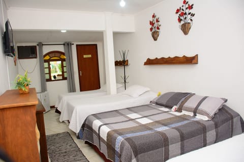 Family Room | Minibar, free WiFi, bed sheets