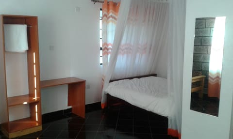 Single Room | Premium bedding, desk, bed sheets