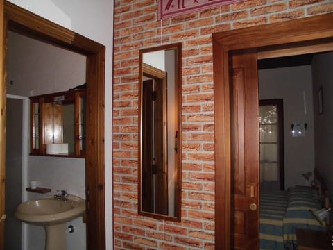 Shower, free toiletries, hair dryer, bidet