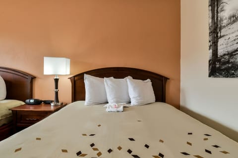 Superior Room, 2 Queen Beds, Non Smoking | Living room | 25-inch TV with cable channels