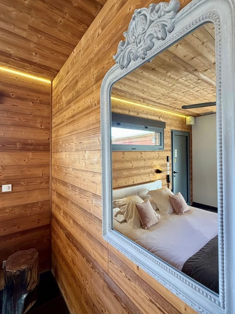 Suite, Ensuite | Individually decorated, individually furnished, desk, blackout drapes