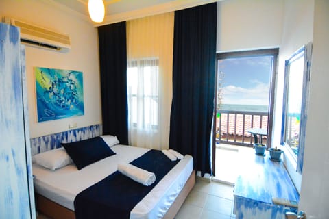 Deluxe Double Room, 1 Queen Bed | Hypo-allergenic bedding available, in-room safe, desk, soundproofing
