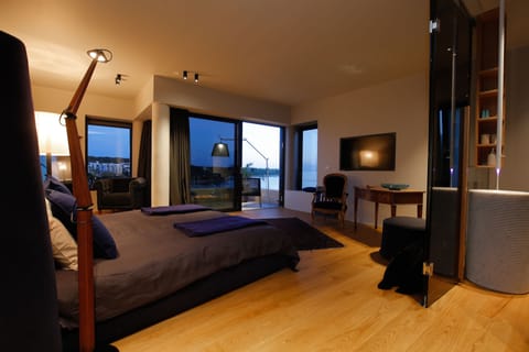 Premium bedding, down comforters, memory foam beds, minibar