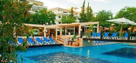 2 outdoor pools
