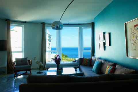 Apartment | Living room | Flat-screen TV