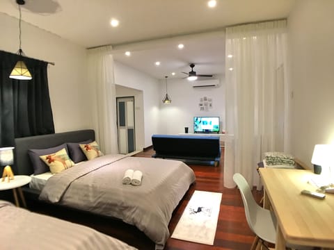Suite | 1 bedroom, desk, blackout drapes, iron/ironing board