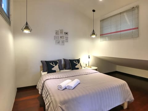 Suite | 1 bedroom, desk, iron/ironing board, free WiFi
