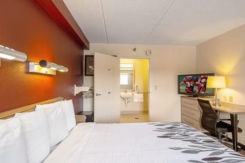 Desk, laptop workspace, free cribs/infant beds, free WiFi