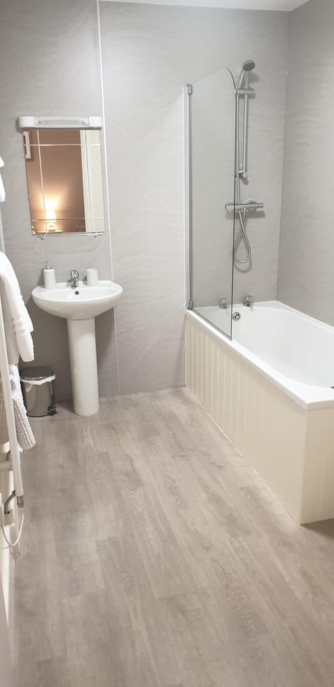 Superior Cabin, Accessible, Ensuite (Ground Floor)