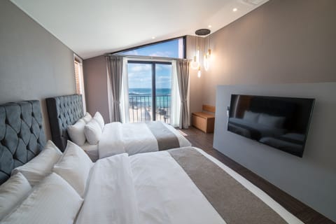 Premium Room, Sea View, Garden Area | Premium bedding, down comforters, memory foam beds, desk
