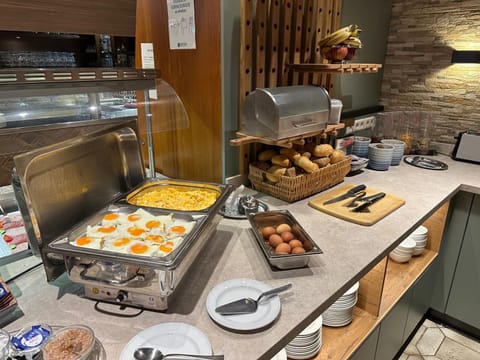 Daily buffet breakfast for a fee
