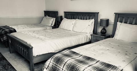 Family Room, Ensuite | Iron/ironing board, free WiFi, bed sheets