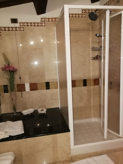 Suite, Garden View | Bathroom shower