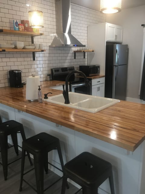 Downtown Executive Townhouse Monroe E, 2 Bedrooms | 2 bedrooms, soundproofing, iron/ironing board, free WiFi