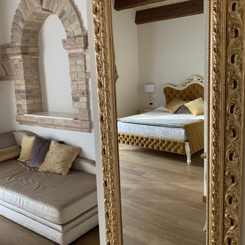 Deluxe Suite, Jetted Tub, Mountain View | Premium bedding, down comforters, pillowtop beds, minibar