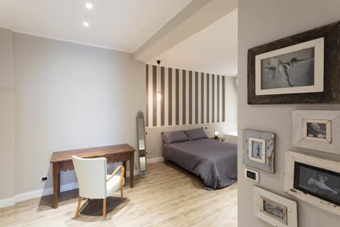 Triple Room | Desk, free cribs/infant beds, free WiFi