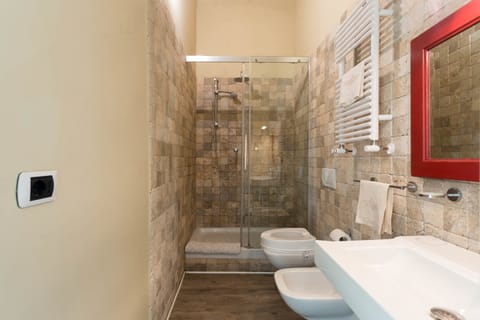 Family Room | Bathroom | Shower, deep soaking tub, rainfall showerhead, free toiletries