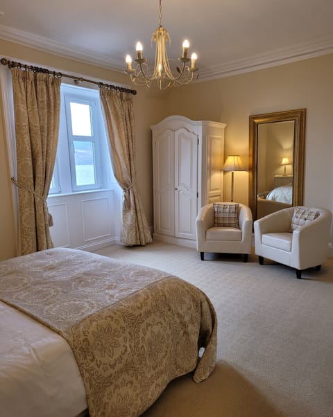 Suite, Lake View (Strathmore Suite) | Egyptian cotton sheets, premium bedding, individually decorated