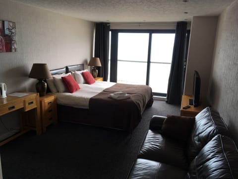 Luxury Double Room | Desk, iron/ironing board, free WiFi, bed sheets