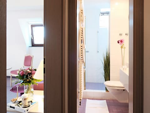 Classic Suite, Ensuite, Garden View | Bathroom