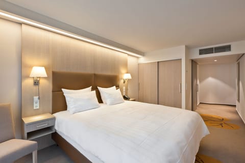 Executive Double Room (Wellness & Fitness Access) | Minibar, in-room safe, desk, soundproofing