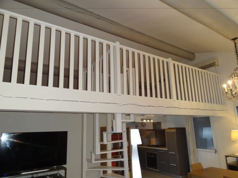 Apartment (Mazet) | Room amenity