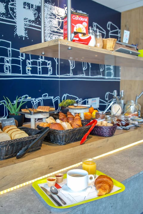 Daily buffet breakfast for a fee