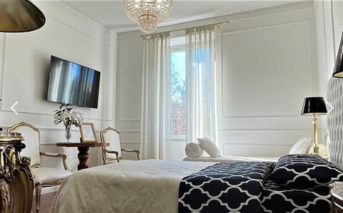 Triple Room | Desk, free WiFi