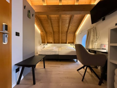 Double Room, Balcony | Premium bedding, in-room safe, desk, free WiFi