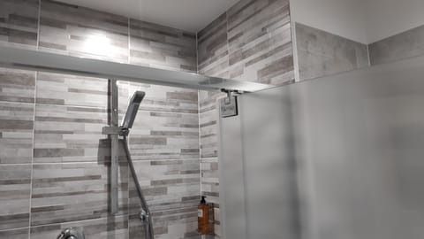 Triple Room, Private External Bathroom, City View ( Rovere ) | Bathroom shower