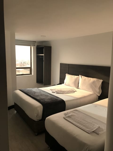 Hypo-allergenic bedding, in-room safe, desk, free WiFi