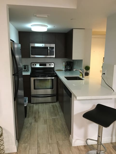 House, 2 Bedrooms | Private kitchenette | Full-size fridge, microwave, oven, stovetop