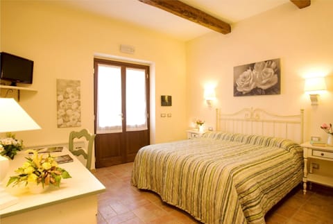 Premium bedding, minibar, individually decorated, individually furnished