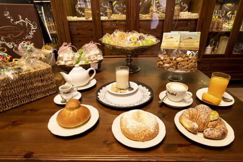 Daily local cuisine breakfast for a fee