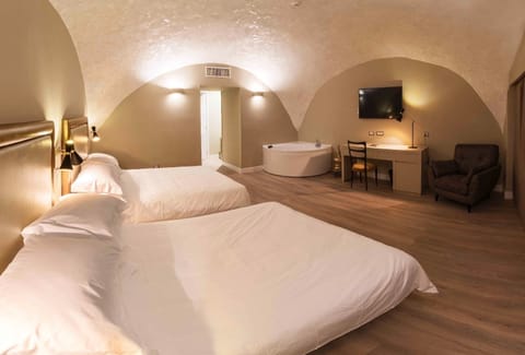 SUITE WITH DOUBLE QUEEN BED | Premium bedding, memory foam beds, minibar, in-room safe