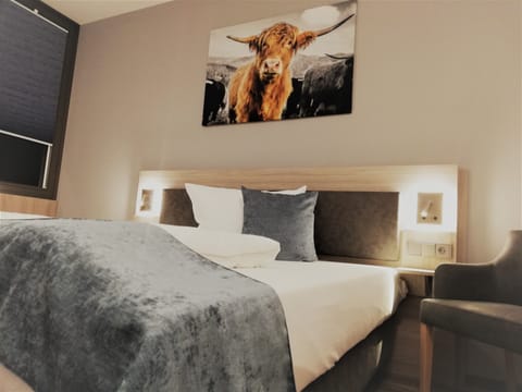 Desk, laptop workspace, free WiFi, bed sheets