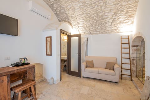 Superior Double Room | Minibar, in-room safe, desk, soundproofing