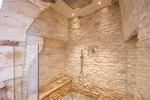 Superior Double Room | Bathroom shower