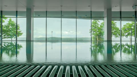 Indoor pool, sun loungers