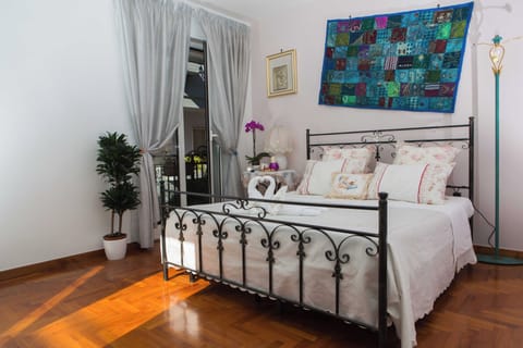 Premium bedding, minibar, individually decorated, individually furnished