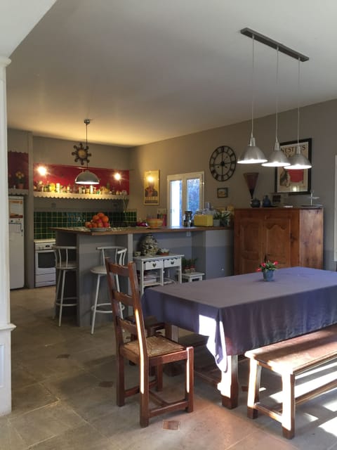 Daily continental breakfast (EUR 10 per person)