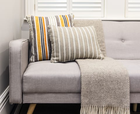 Deluxe Double or Twin Room - Nightjar's Nest | Living area | 32-inch Smart TV with digital channels, TV