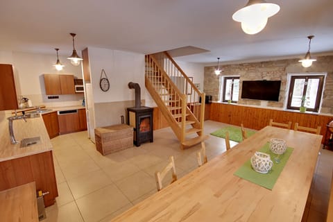 Comfort Chalet, 4 Bedrooms, Non Smoking, Garden View | Living area | Flat-screen TV, fireplace